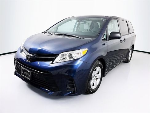 Used 2018 Toyota Sienna L image 3