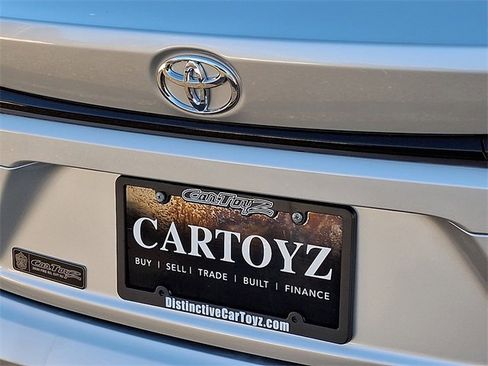 Used 2025 Toyota Corolla LE image 33
