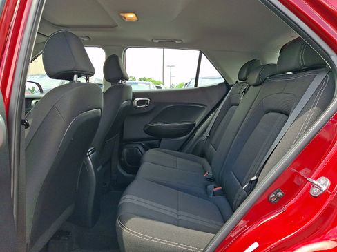 Used 2023 Hyundai Venue SEL FWD image 10
