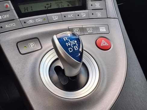 Used 2015 Toyota Prius Three image 12
