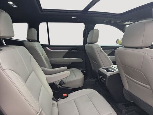 Used 2024 GMC Acadia Elevation w/ Luxury Package image 16