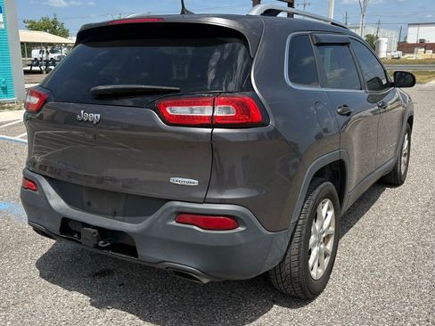 Used 2018 Jeep Cherokee Latitude Plus w/ Comfort/Convenience Group image 3