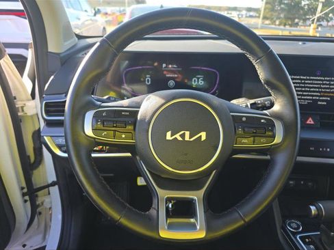 Used 2025 Kia Sportage EX w/ Premium Package image 4