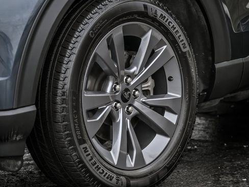 Used 2023 Ford Explorer XLT w/ Equipment Group 202A image 4