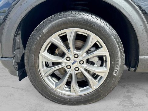 Used 2022 Ford Explorer XLT w/ Equipment Group 202A AWD/4WD image 13