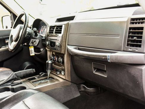 Used 2012 Jeep Liberty Limited Jet image 14