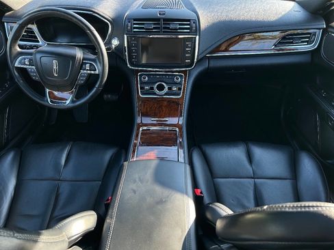 Used 2017 Lincoln Continental Select w/ Climate Package AWD/4WD image 10