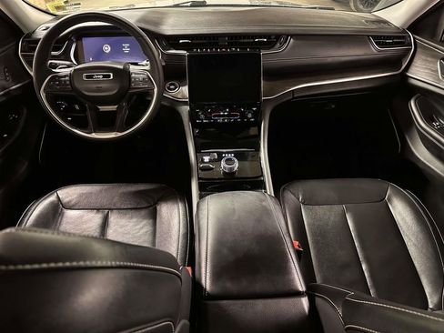 Used 2023 Jeep Grand Cherokee Limited w/ Black Appearance Package image 17