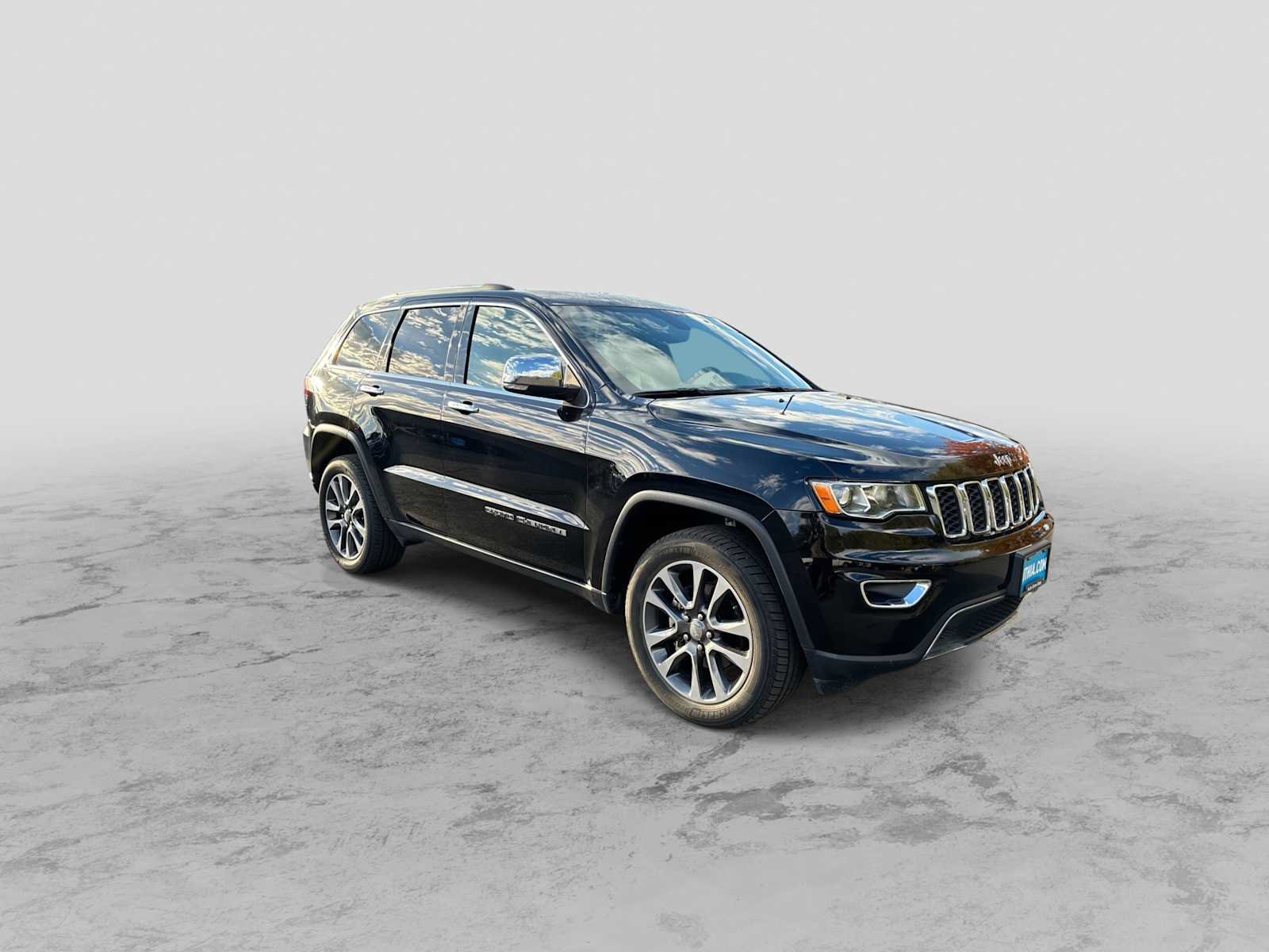 Used 2018 Jeep Grand Cherokee Limited AWD/4WD image 2