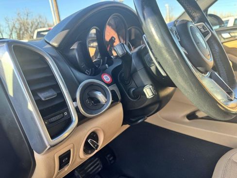 Used 2016 Porsche Cayenne AWD/4WD image 10