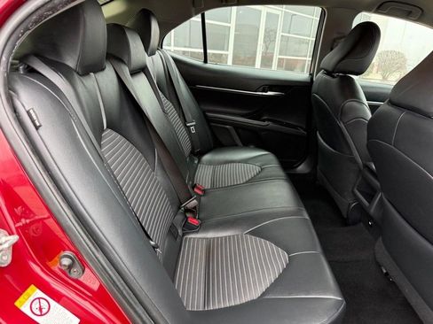 Used 2018 Toyota Camry SE image 12