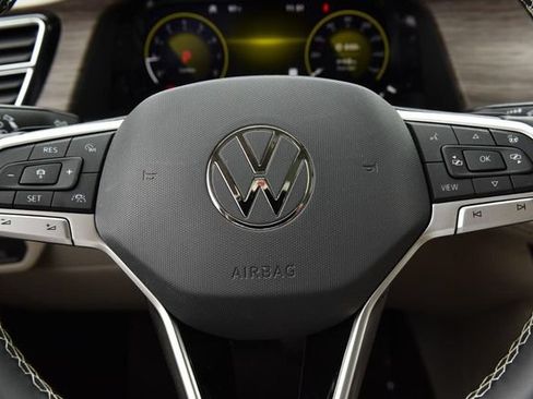 Used 2024 Volkswagen Atlas SEL AWD/4WD image 18