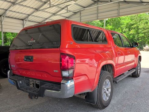Used 2018 Toyota Tacoma SR5 AWD/4WD image 3