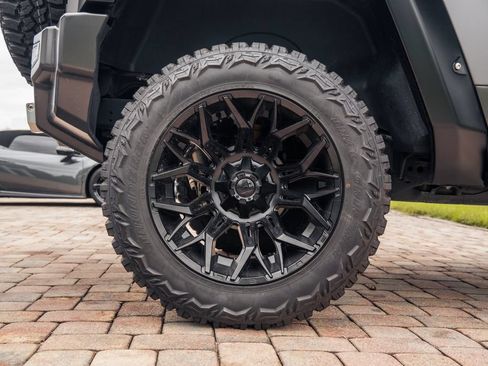 Used 2017 Jeep Wrangler Unlimited Sport w/ Quick Order Package 24S AWD/4WD image 13