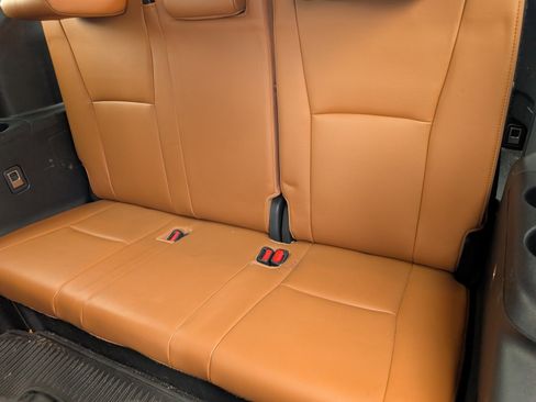 Used 2024 Toyota Highlander Platinum image 9