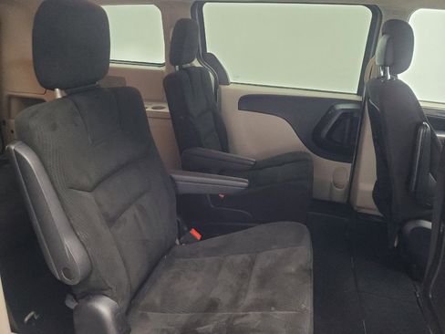 Used 2020 Dodge Grand Caravan SE w/ UConnect Hands-Free Group image 19