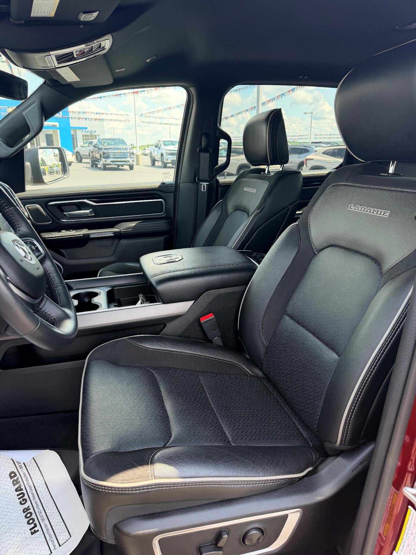Used 2022 RAM 1500 Laramie AWD/4WD image 11