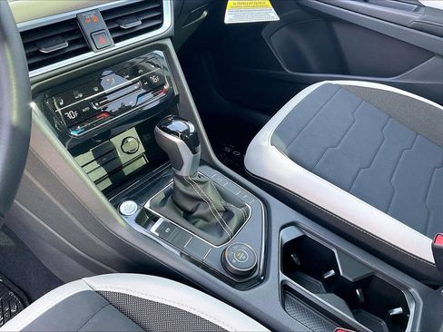 New 2026 Volkswagen Taos SE AWD/4WD image 14