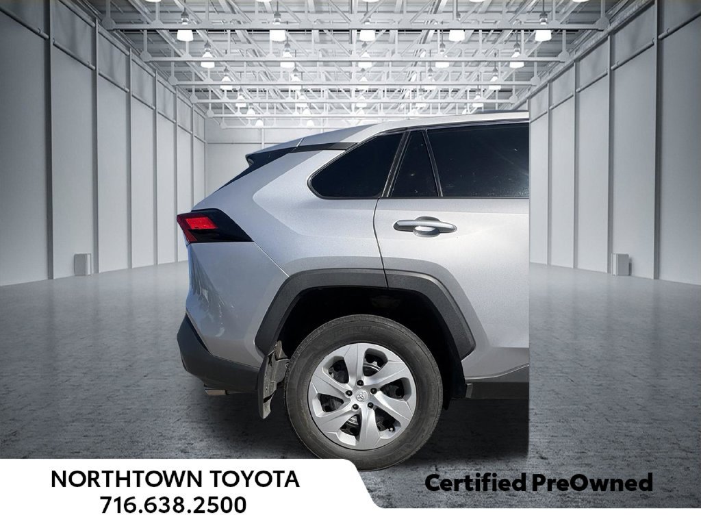 Used 2024 Toyota RAV4 LE FWD image 9