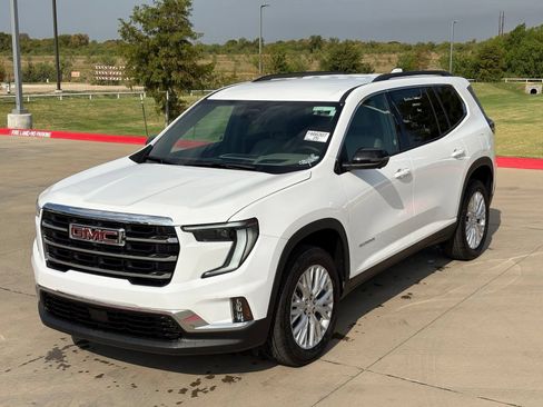 Used 2026 GMC Acadia Elevation w/ Elevation Premium Package FWD image 11