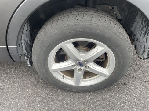 Used 2017 Ford Explorer XLT image 8