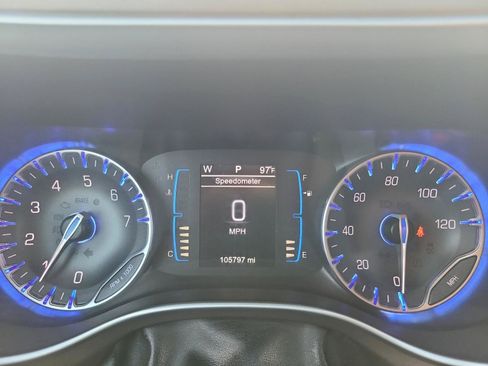 Used 2017 Chrysler Pacifica Touring-L FWD image 13