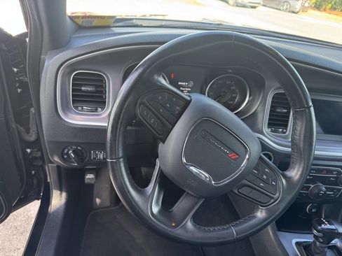 Used 2022 Dodge Charger SXT image 12