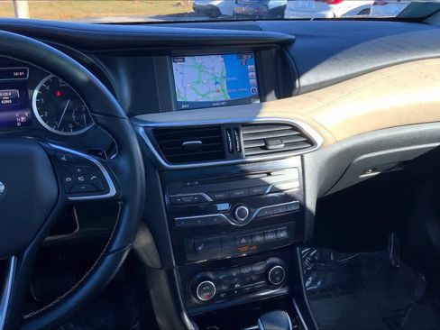 Used 2018 INFINITI QX30 Premium w/ Cargo Package image 7