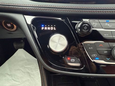 Used 2024 Chrysler Pacifica Pinnacle image 24