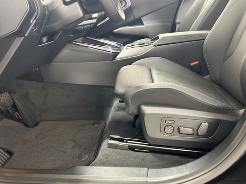 Used 2025 BMW X3 xDrive30i w/ Convenience Package image 17