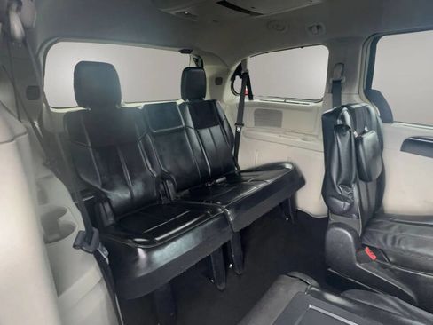 Used 2011 Chrysler Town & Country Limited w/ Trailer Tow Group image 17