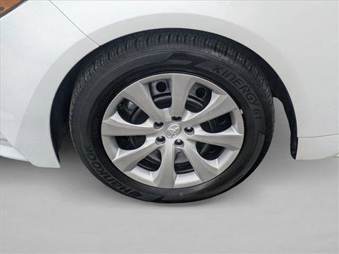 Used 2025 Toyota Corolla LE image 21