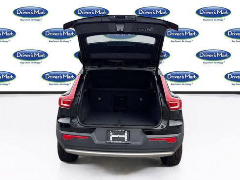 Used 2022 Volvo XC40 T5 Momentum image 27