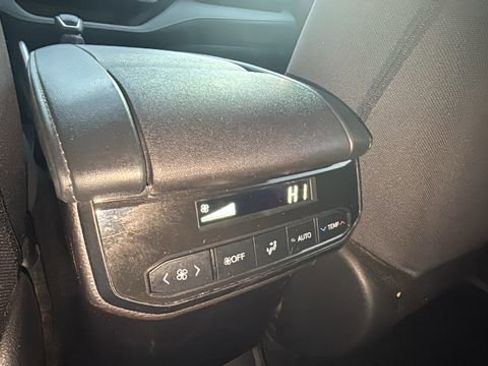 Used 2024 Toyota Highlander LE image 24