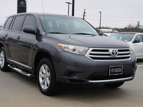 Used 2011 Toyota Highlander 2WD image 3