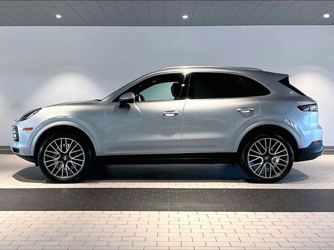Used 2023 Porsche Cayenne image 2