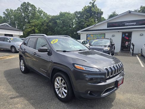 Used 2017 Jeep Cherokee Limited AWD/4WD image 3