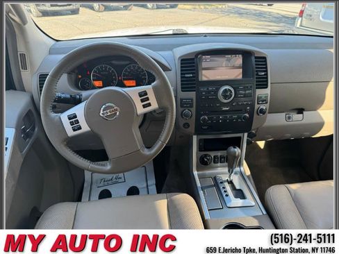 Used 2011 Nissan Pathfinder Silver AWD/4WD image 10