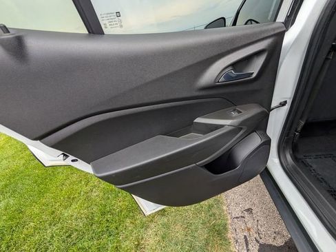Used 2024 Chevrolet Trax RS FWD image 14