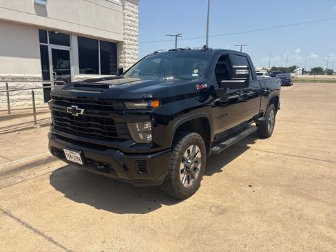 Used 2024 Chevrolet Silverado 2500 Custom w/ Custom Value Package AWD/4WD image 1