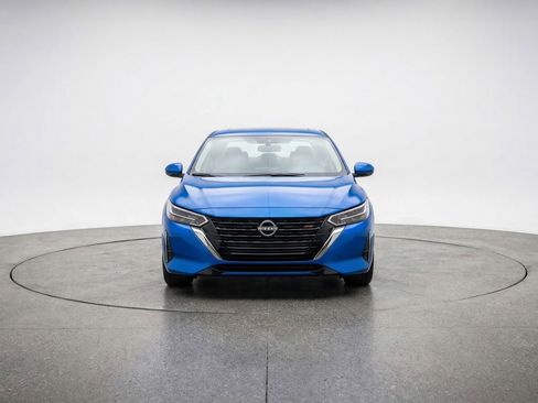 Used 2025 Nissan Sentra SV image 2