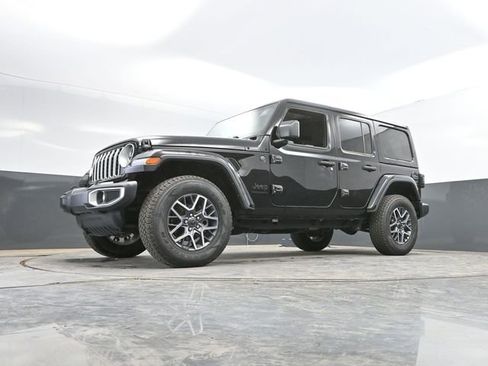 Used 2025 Jeep Wrangler Unlimited Sahara AWD/4WD image 48