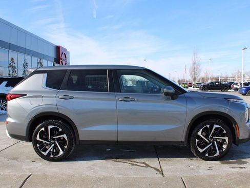 Used 2022 Mitsubishi Outlander SE image 6