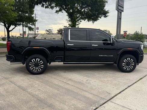 Used 2025 GMC Sierra 2500 Denali Ultimate AWD/4WD image 7