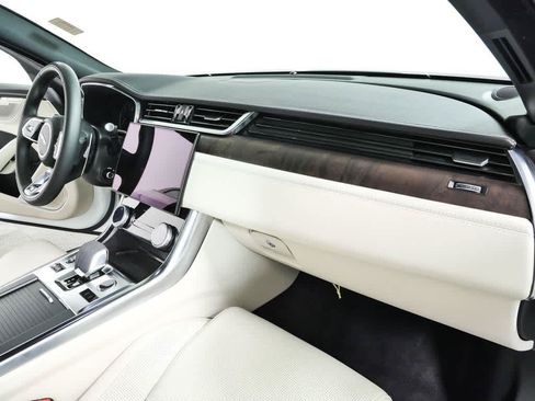 Used 2022 Jaguar XF R-Dynamic SE AWD/4WD image 26