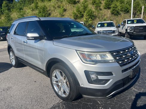 Used 2016 Ford Explorer Limited w/ Equipment Group 301A FWD image 8