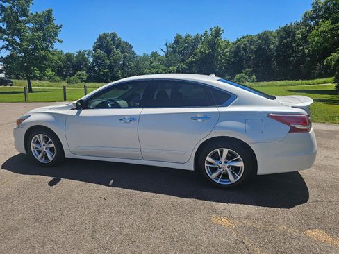 Used 2013 Nissan Altima 2.5 SL w/ Technology Pkg FWD image 9