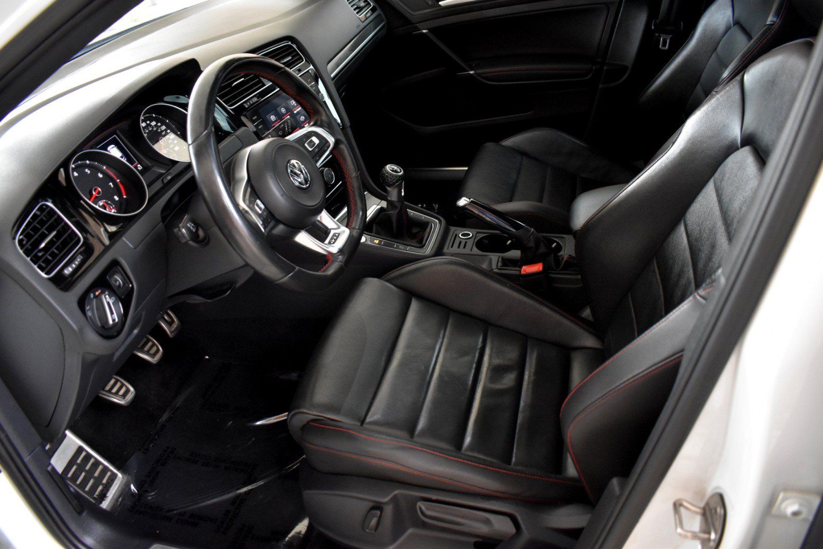 Used 2019 Volkswagen GTI SE FWD image 30