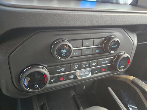 New 2025 Ford Bronco Badlands image 16