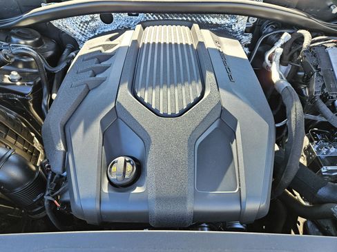 Certified 2025 Porsche Macan image 30